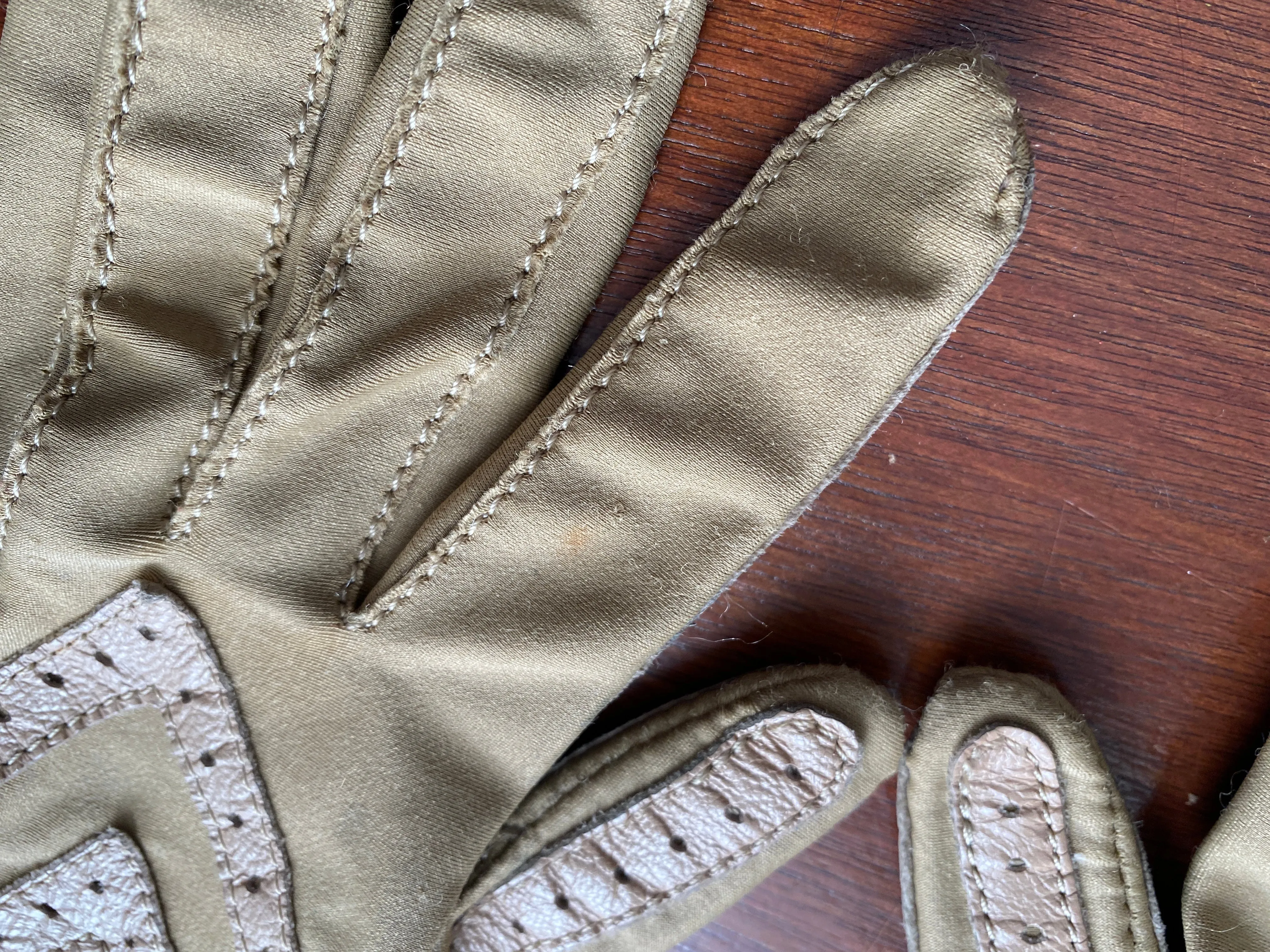 Vintage Nude Tan Leather Stretch Driving Gloves